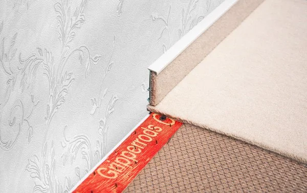 Плинтус для ковролина Korner Listwa 100 Белый 2,5м (50мм) в Иркутске