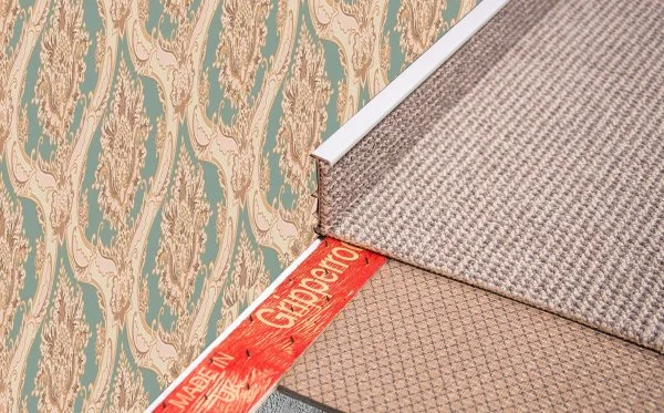 Плинтус для ковролина Korner Listwa 106 Светло-серый 2,5м (50мм) в Иркутске