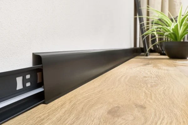 Плинтус пластиковый Arbiton INDO70 220 Чёрный матовый 2.5 м в Иркутске