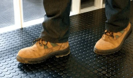 Противоскользящее резиновое покрытие Пятачки (1,0х10м) в Иркутске